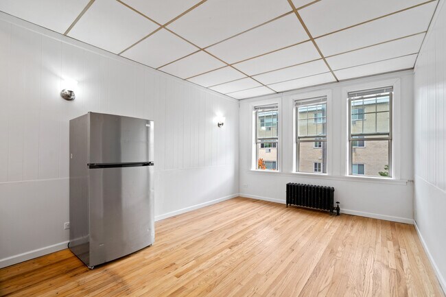 Building Photo - 1444 W Howard St