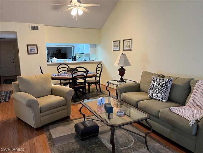 Foto del edificio - 6371 Pelican Bay Blvd