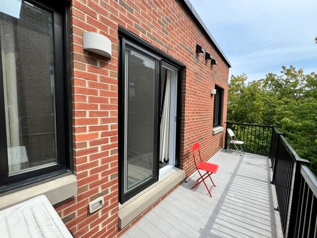 Building Photo - 4538 Av Du Parc