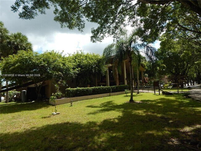 Foto del edificio - 14601 N Kendall Dr
