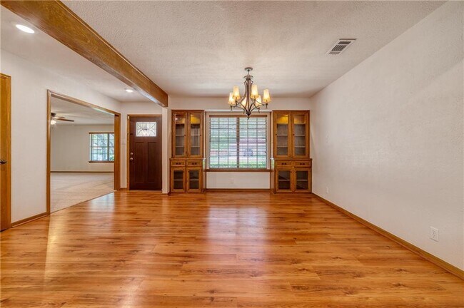 Foto del edificio - 203 Oakwood Dr