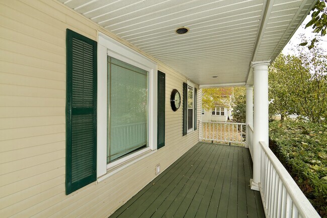 Front Porch - 108 Long Coulee Rd