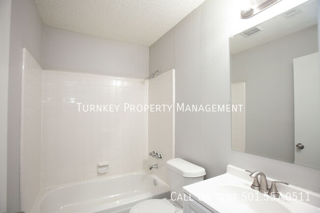 Building Photo - Updated 1 bedroom apartment