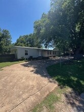 Building Photo - 425 3rd St