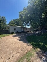 Building Photo - 425 3rd St