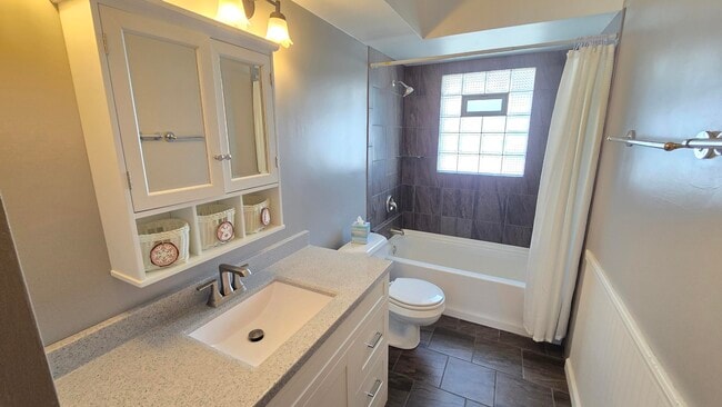 Foto del edificio - 11325 W Center St