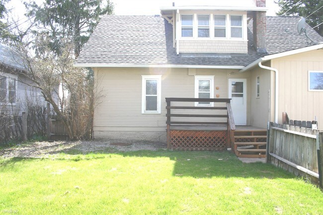 Foto del edificio - 4 br, 1 bath House - 1211 5th Ave S