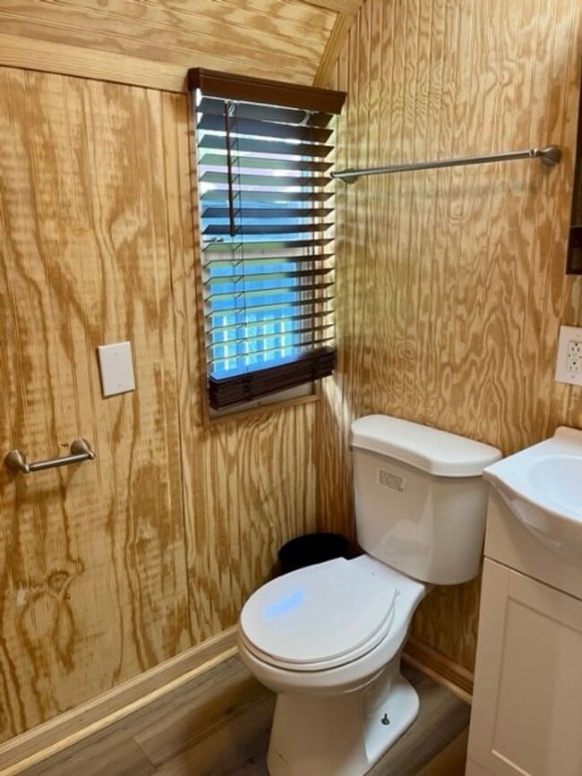 Building Photo - Fully furnished tiny home- 1 bedroom, 1 bath!