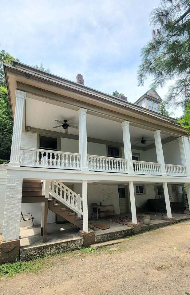 Front of structure - 1003 Middle Rd
