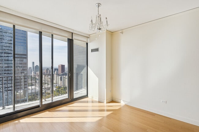 Building Photo - 225 N Columbus Dr