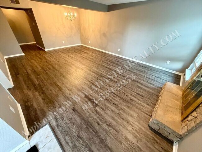 Foto del edificio - Spacious 2 Bed 2 Bath Ground Floor Unit-Available NOW!!