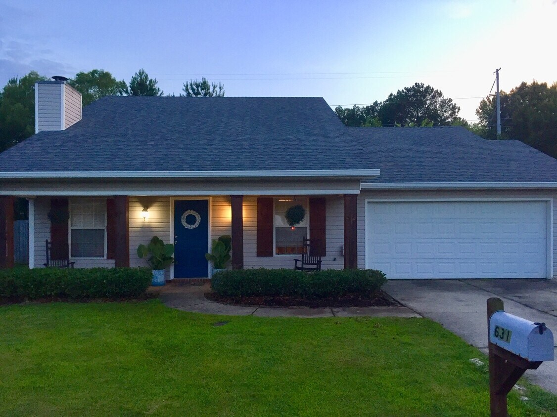 Front - 631 Sandpiper Dr