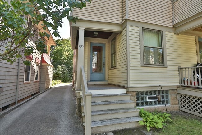 Building Photo - 290 Laburnam Crescent