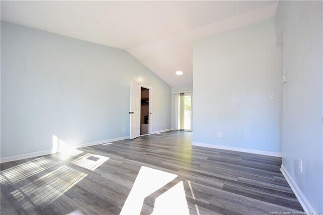 Building Photo - 693 Stoneykirk Dr
