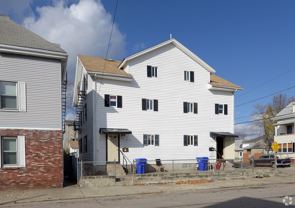 Building Photo - 136-140 Park St