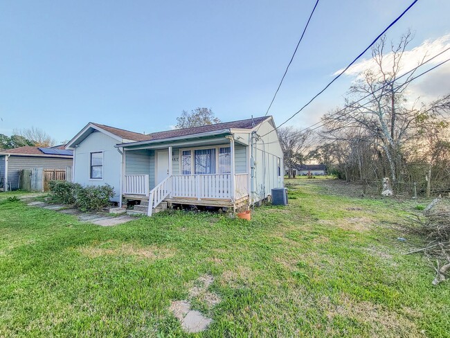Building Photo - REMODELED 2 BEDROOM LEASE HOME IN LA MARQUE, TEXAS