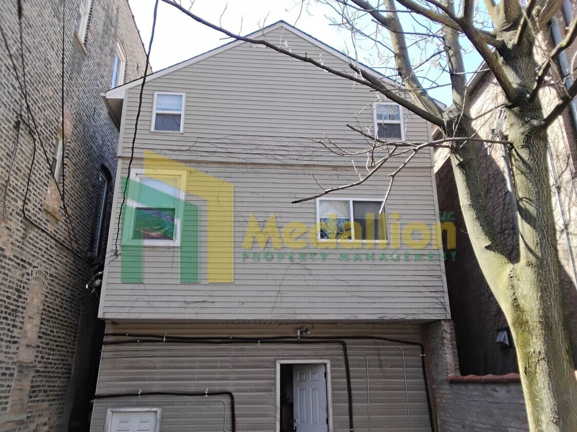 Updated 2-Bedroom Loft-Style Unit in Wicker Park - Updated 2-Bedroom Loft-Style Unit in Wicker Park