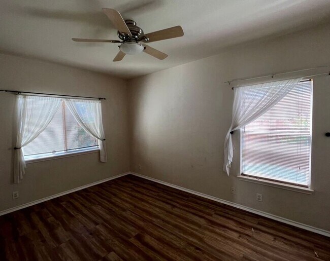Foto del edificio - 2623 Crown Arbor Dr