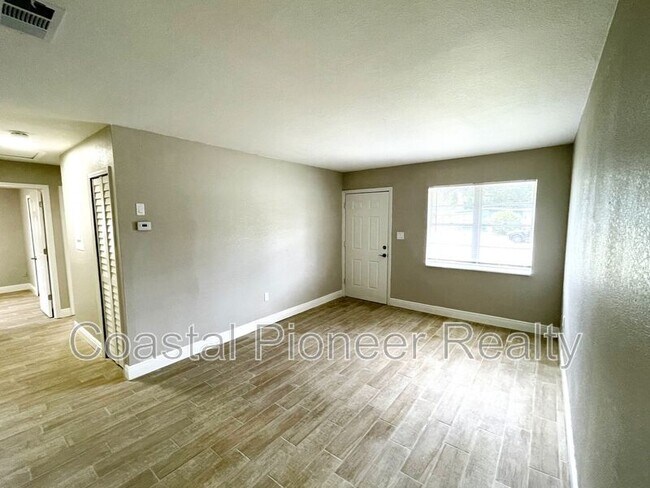 Foto del edificio - 8310 Croton Ave