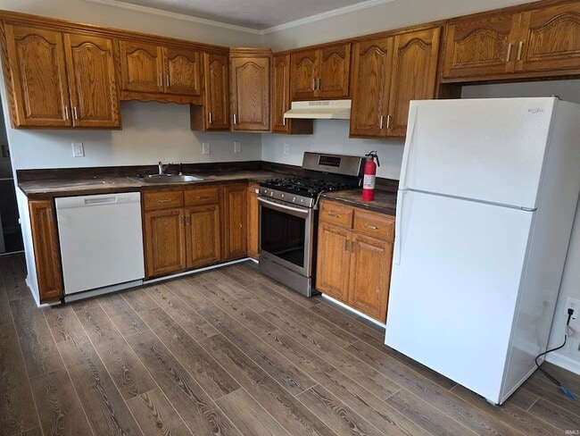 Building Photo - 1523 W 8th St