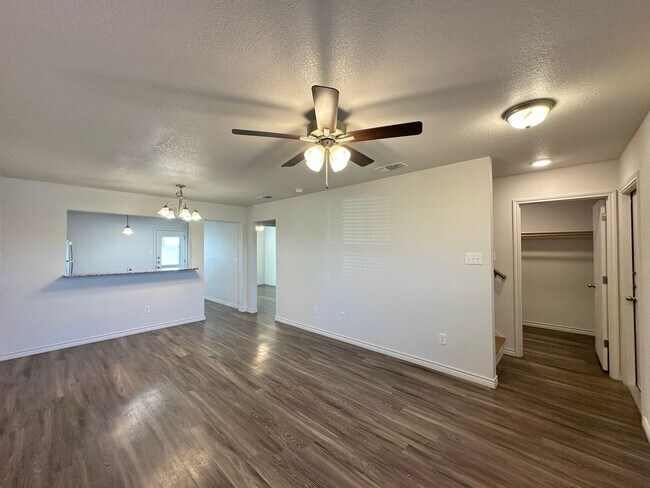 Building Photo - 1829 Clovis Dr