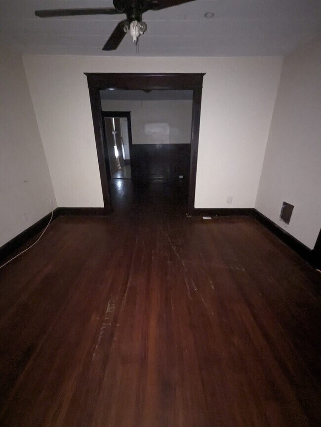 Foto del edificio - 327 Bassett St
