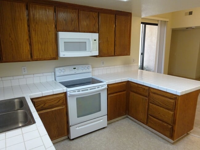 Building Photo - Pocket 3 Bedroom, 2 Bath Half-plex