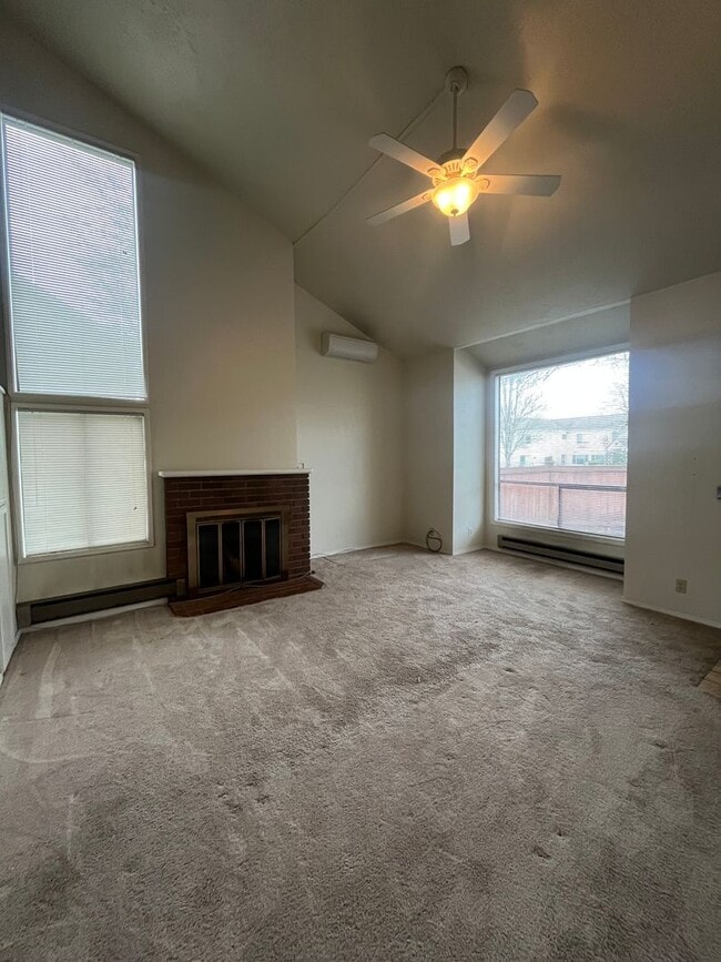 Foto del edificio - 3-Bedroom 1 1/2 Bathroom Condo in West Eugene