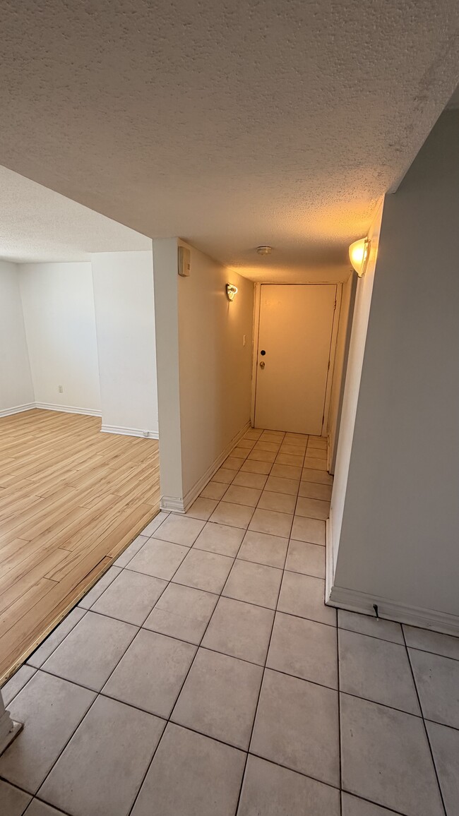 Building Photo - 2478 Chasseur Av
