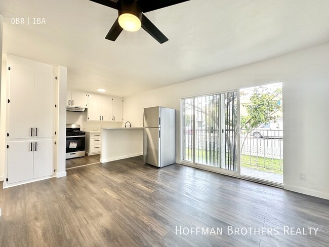 Building Photo - 838 Normandie Ave