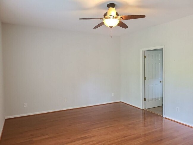 Building Photo - 5355 Sahalee Way