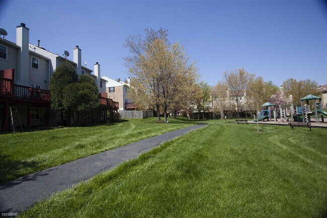 Building Photo - 3 br, 3.5 bath Townhome - 15507 Owens Glen...