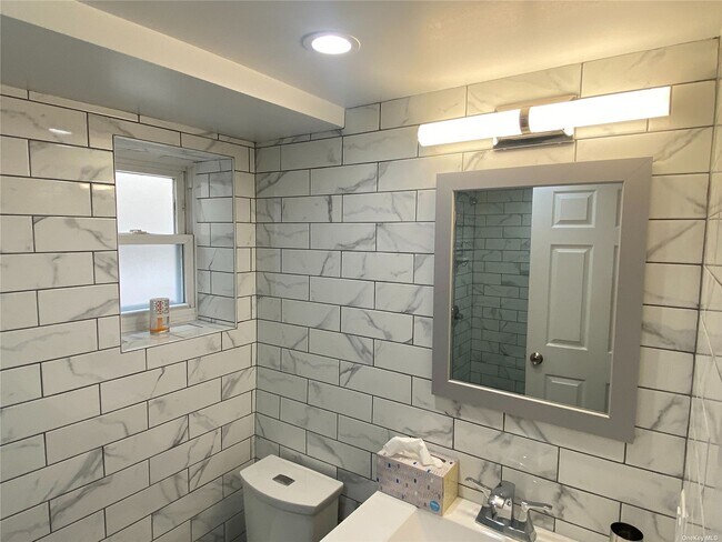 Building Photo - 21-12 Hazen St