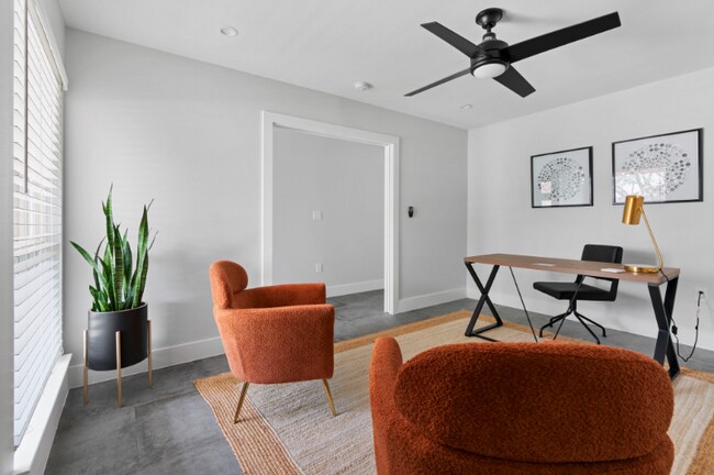 Foto del edificio - 2102 Falcon Hill Dr