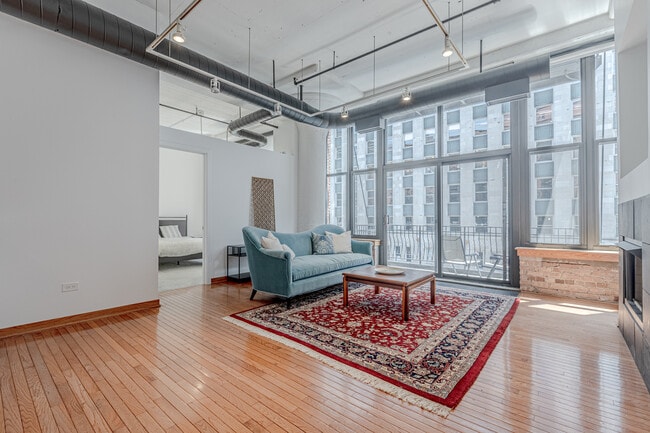 Photo - 333 W Hubbard St Apartment