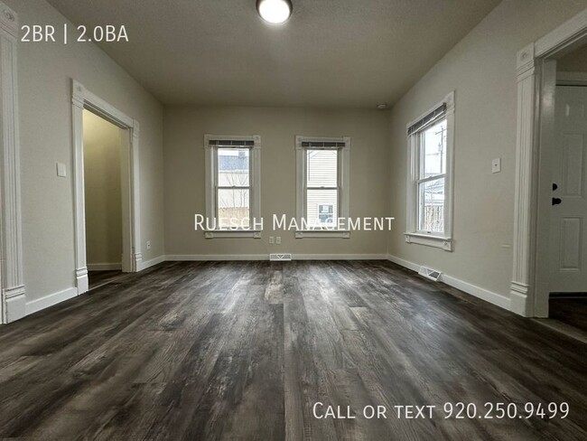Building Photo - Newly Renovated, Spacious 2 Bedroom, 2 Bat...