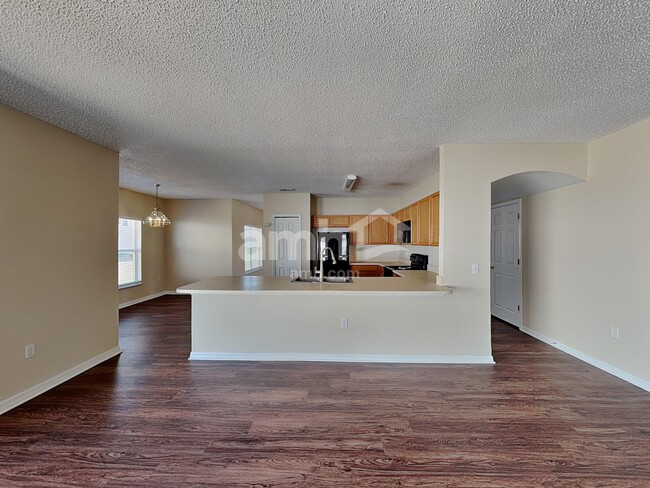 Building Photo - 330 Salmon Ct