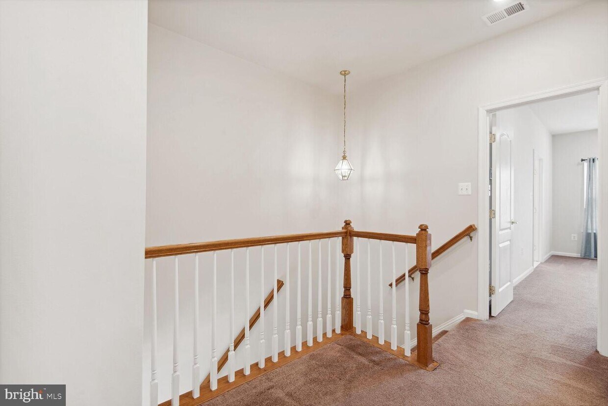 Foto principal - 24707 Kings Canyon Square