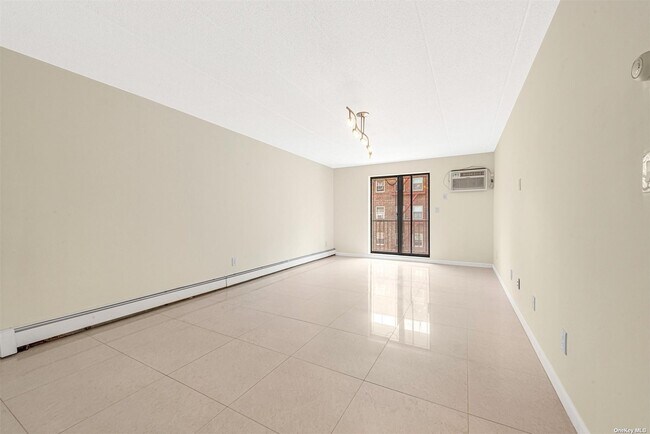 Foto del edificio - 135-08 82nd Ave
