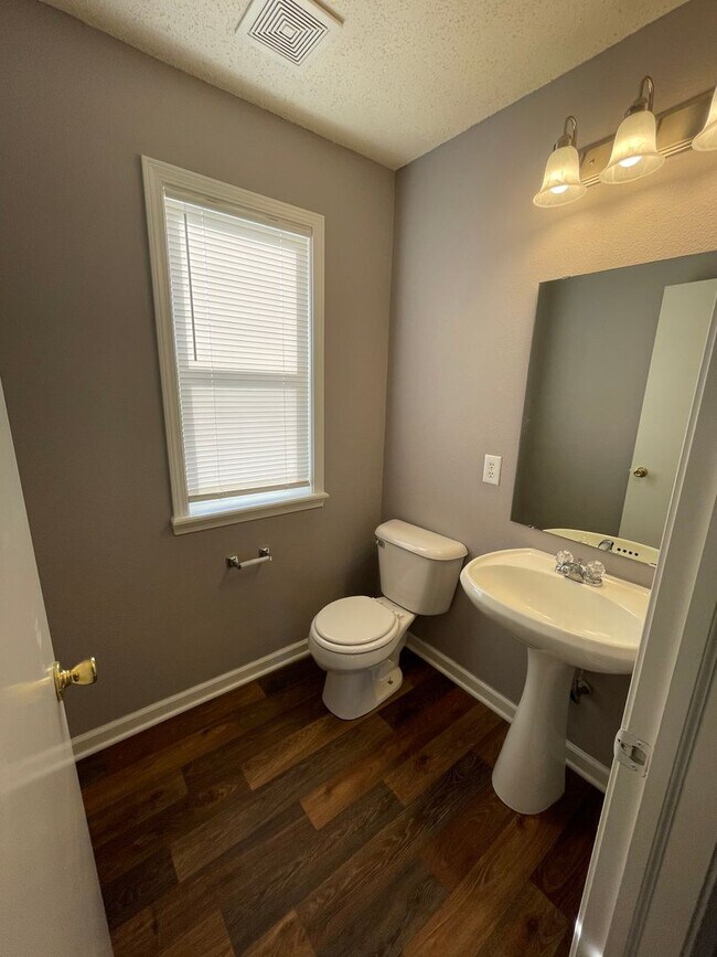 Foto del edificio - Franklin Twp 4 BR + loft
