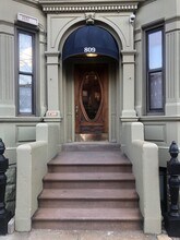 Building Photo - 809 Washington St