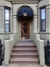 Building Photo - 809 Washington St