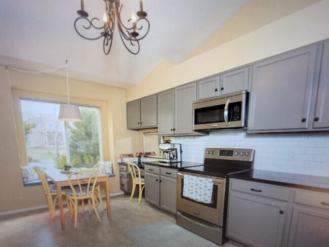 Building Photo - 15572 Dawson Creek Dr