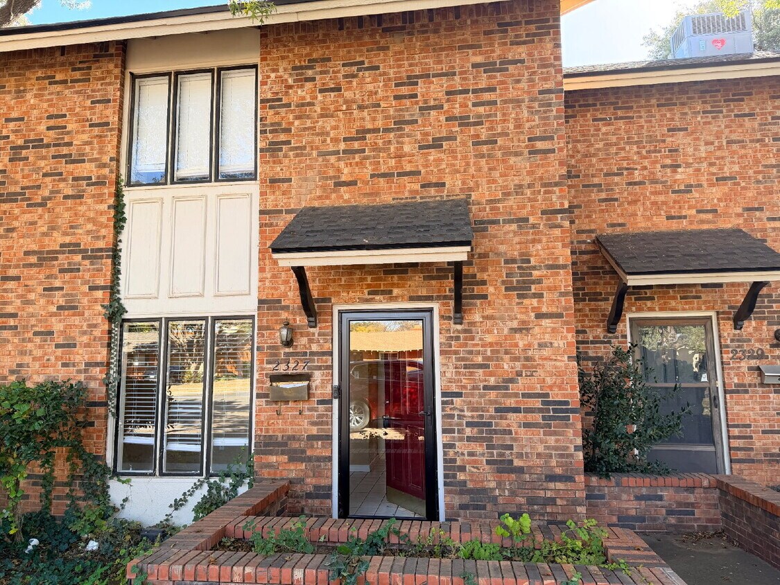 Primary Photo - "Charming 3-Bed, 2-Bath Home in Lubbock – Spacious 1,233 Sq Ft Gem on 33rd Street!"