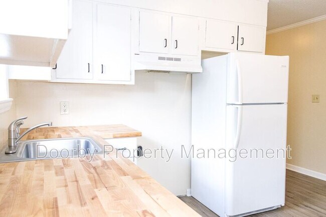 Foto del edificio - 807 Henderson Ave