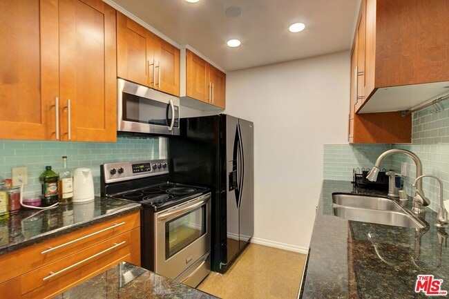 Foto del edificio - 7740 Redlands St