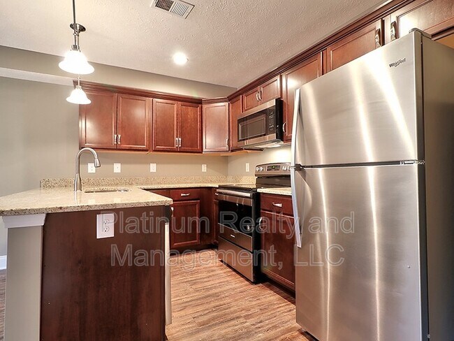 Foto del edificio - 325 Landrum Pl