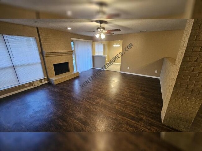 Building Photo - 5526 Longforest Dr