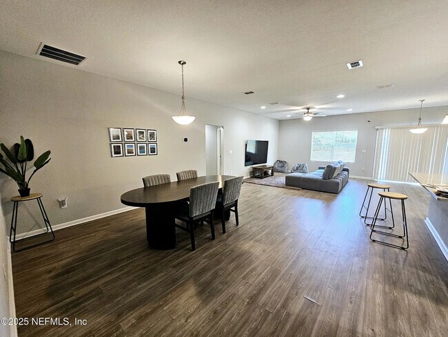 Foto del edificio - 12716 Deeder Ln