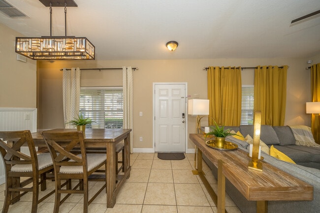 Photo - 205 E Kirby St House